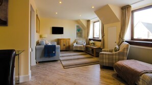 Premium Apartment, 2 Bedrooms, River View | 2 bedrooms, Egyptian cotton sheets, premium bedding, desk - Ness View Apartment (Inverness)