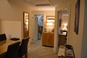 Premium Apartment, 2 Bedrooms, River View | Living area