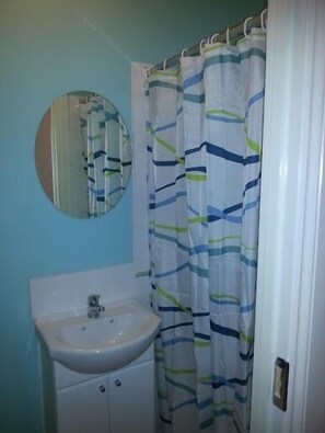 Free toiletries, hair dryer, towels - Excel Guest House (London)