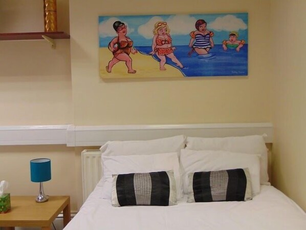Desk, iron/ironing board, WiFi - Excel Guest House (London)