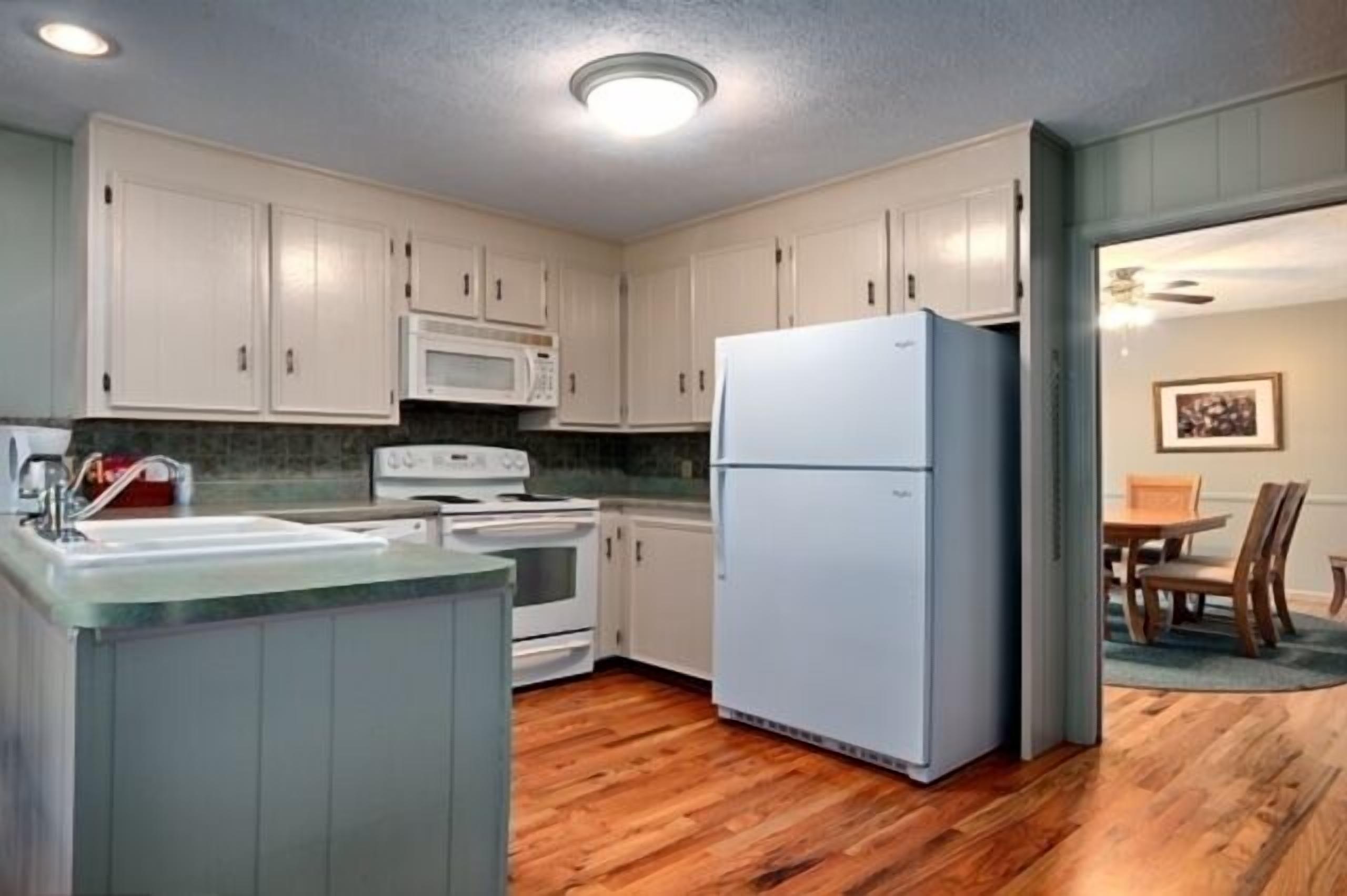 house, 3 bedrooms, fireplace, golf view | private kitchen | coffee/tea maker