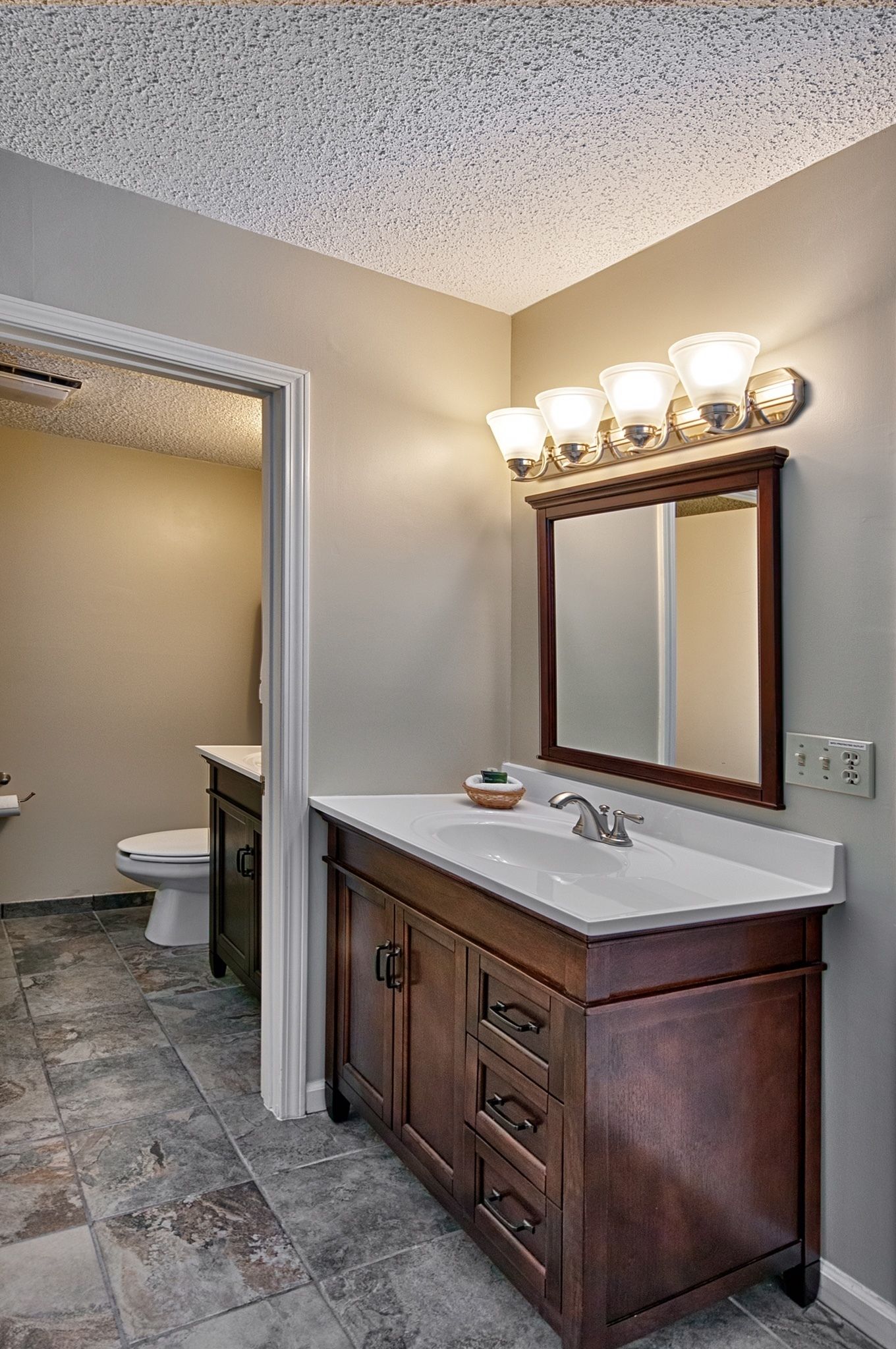 deluxe room, 2 queen beds, balcony, golf view | bathroom | combined shower/bathtub, free toiletries, hair dryer, towels