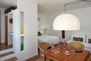 Double Room, Terrace | Individually decorated, individually furnished, desk, laptop workspace - Monte do Alamo (Tavira)