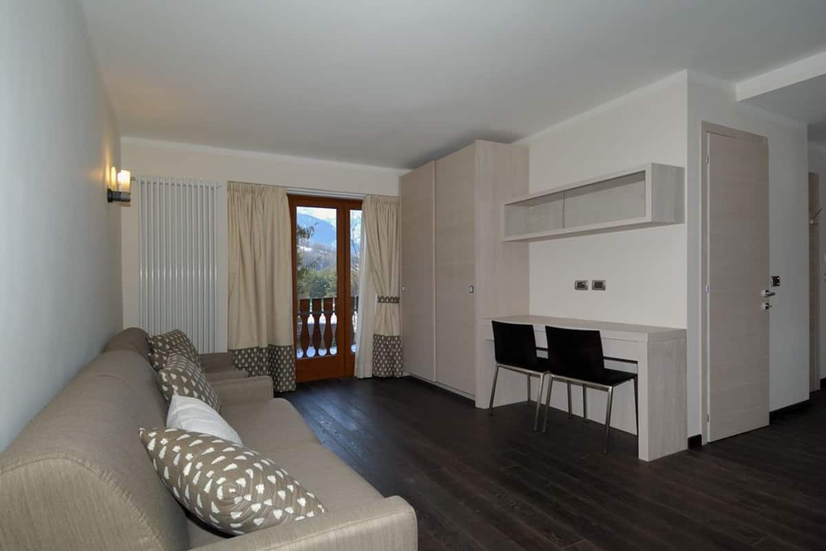Deluxe Suite | Living area