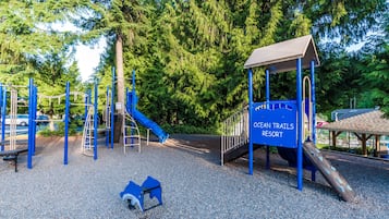 Tempat bermain anak - outdoor