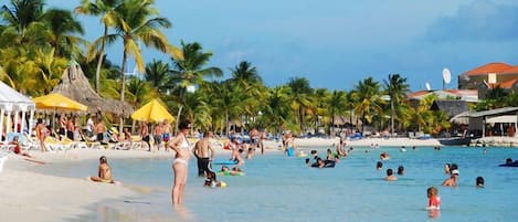 Una spiaggia nelle vicinanze