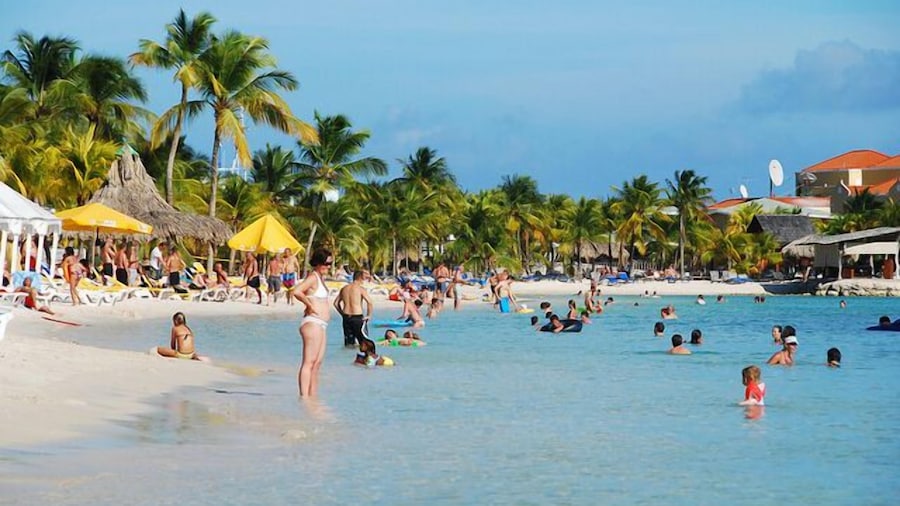 Sea Horizon Apartments (across from Mambo Beach)