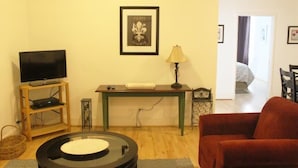 Condo, 3 habitaciones | Sala de estar | Televisión de pantalla plana 