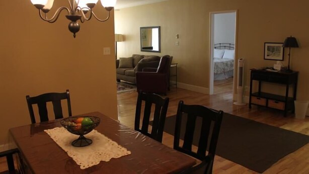 Condo, 2 habitaciones | Servicio a la habitación