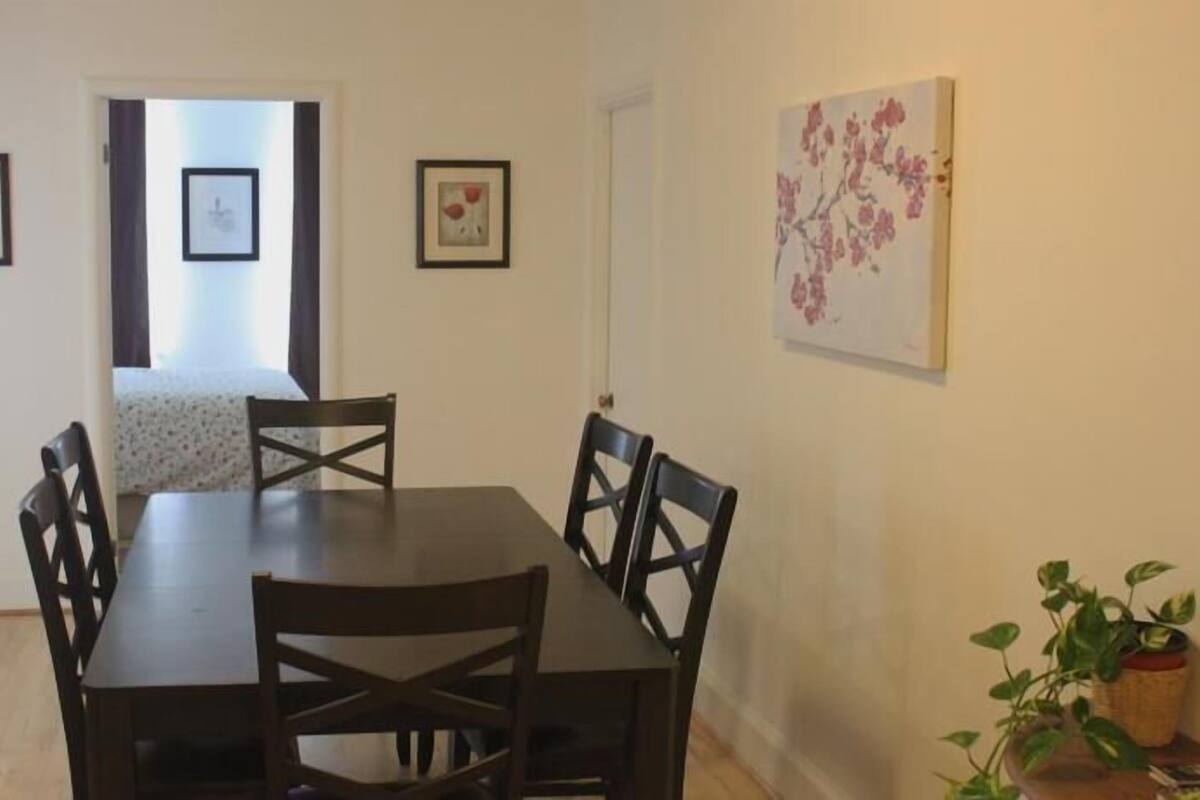 Apartment, 3 Schlafzimmer | Essbereich im Zimmer