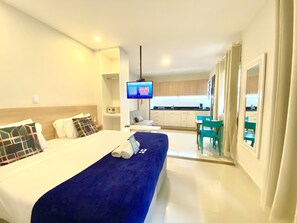 خزنة داخل الغرفة وواي فاي مجانًا وملاءات أسرّة