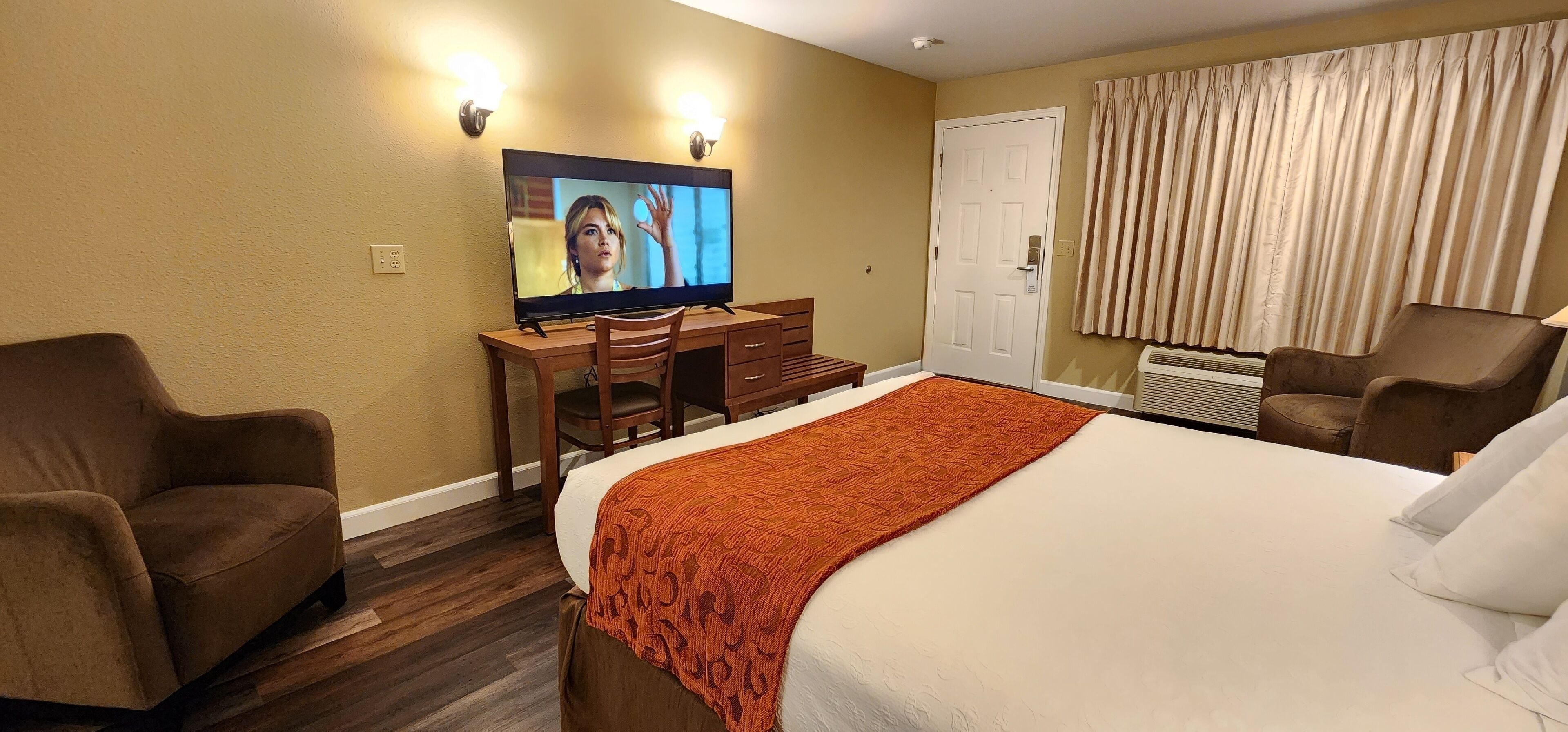 1 bedroom, premium bedding, desk, bed sheets