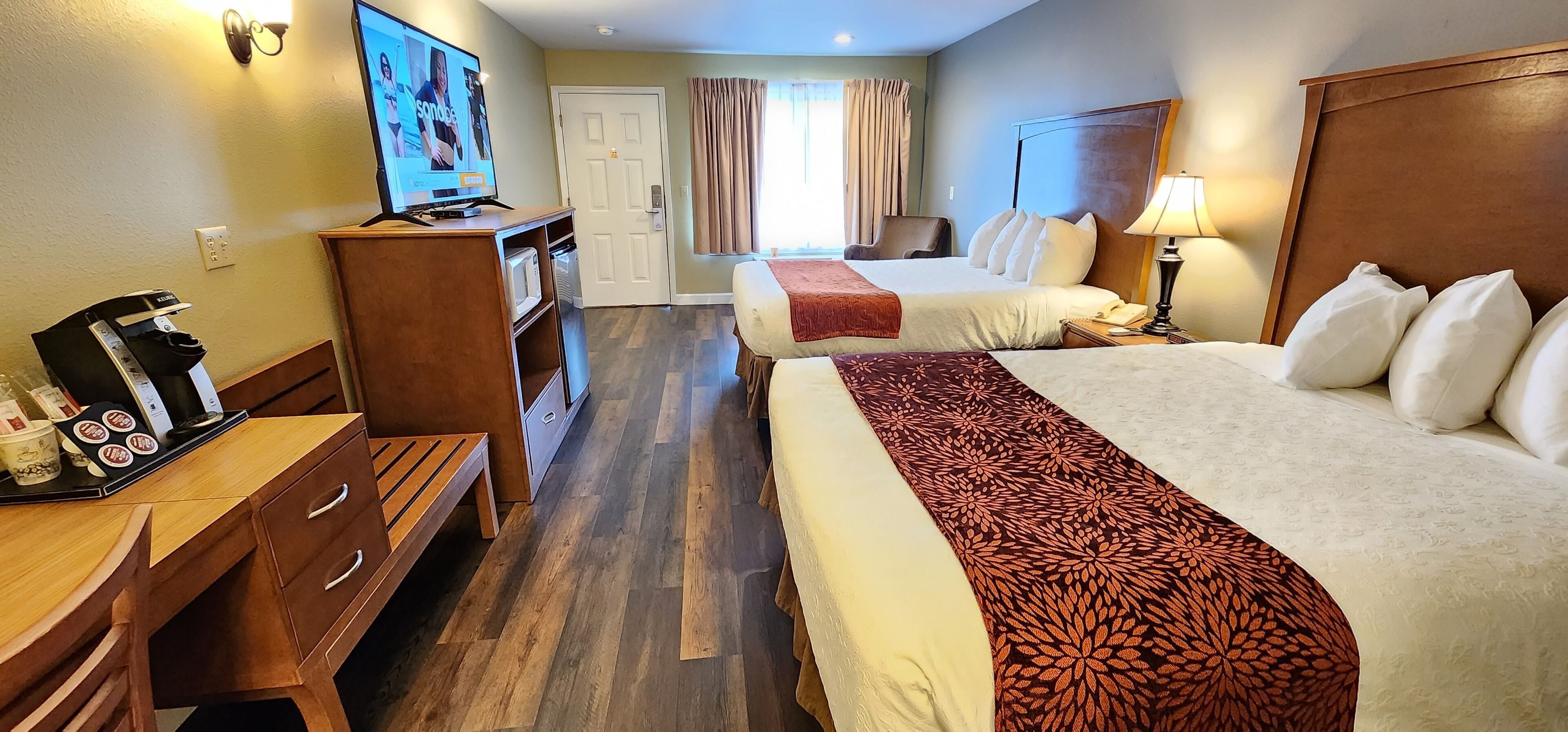 1 bedroom, premium bedding, desk, bed sheets