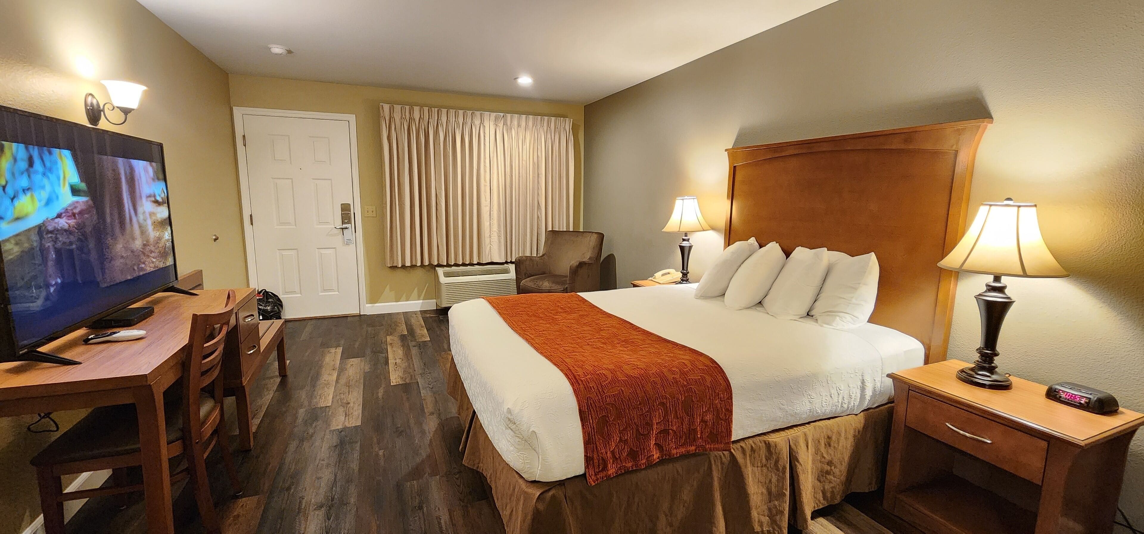 1 bedroom, premium bedding, desk, bed sheets