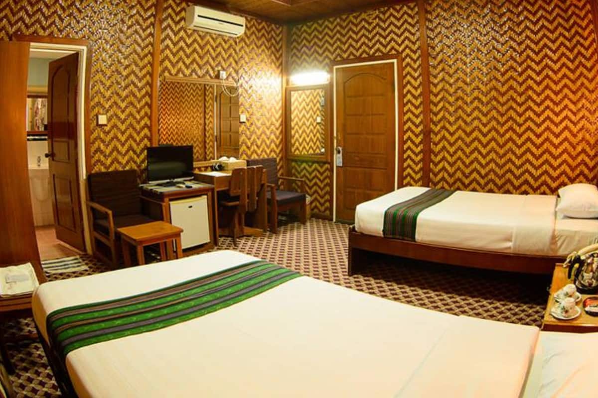 superior twin room | minibar, in-room safe, desk, blackout curtains