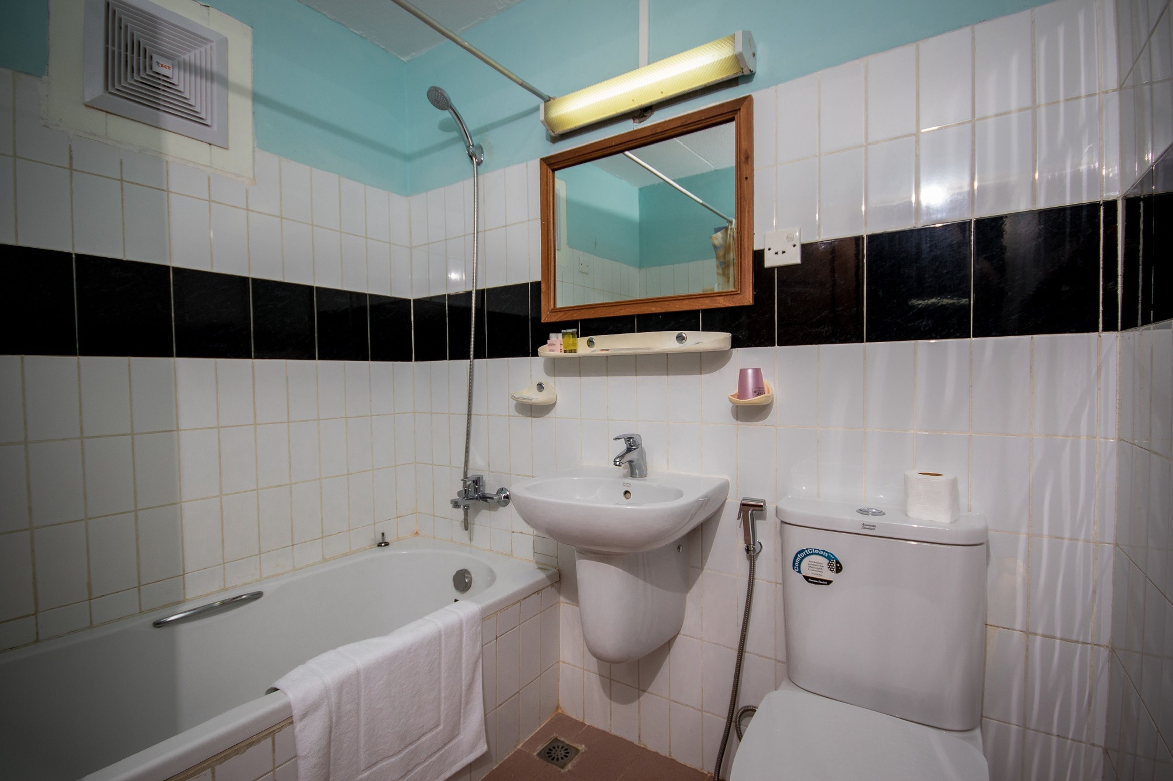 combined shower/bathtub, deep-soaking bathtub, free toiletries