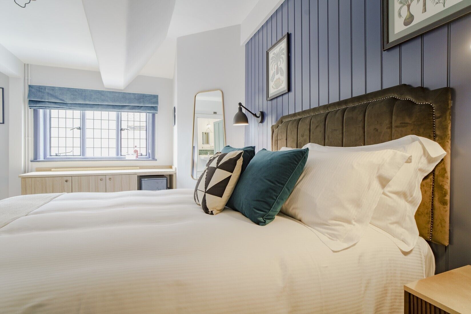 classic double room, 1 queen bed | 1 bedroom, desk, iron/ironing board, free wifi