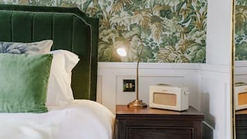 高級雙人房, 1 間臥室 (Four-poster ) | 書桌、熨斗/熨衫板、免費 Wi-Fi、床單