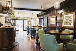 Bar (on property) - Bel & the Dragon at Red Lion Wendover (Aylesbury)
