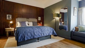 Family Room | Desk, iron/ironing board, free WiFi, bed sheets