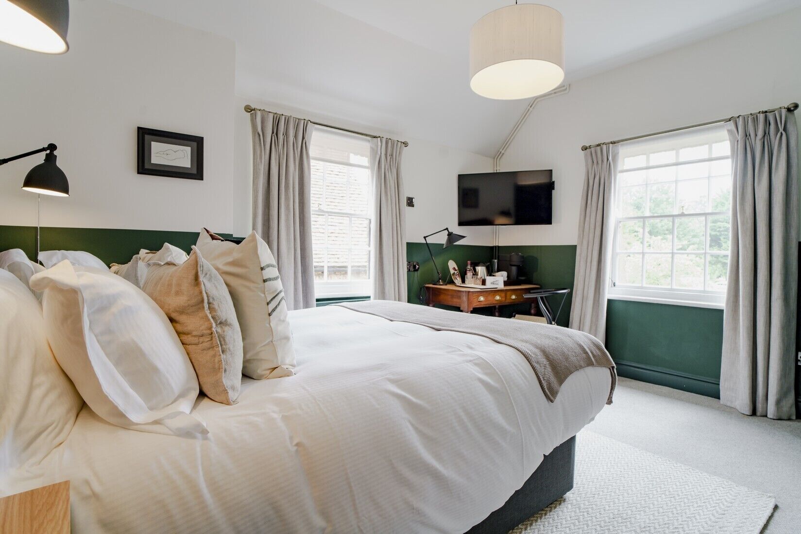 classic double room, 1 queen bed | 1 bedroom, desk, iron/ironing board, free wifi