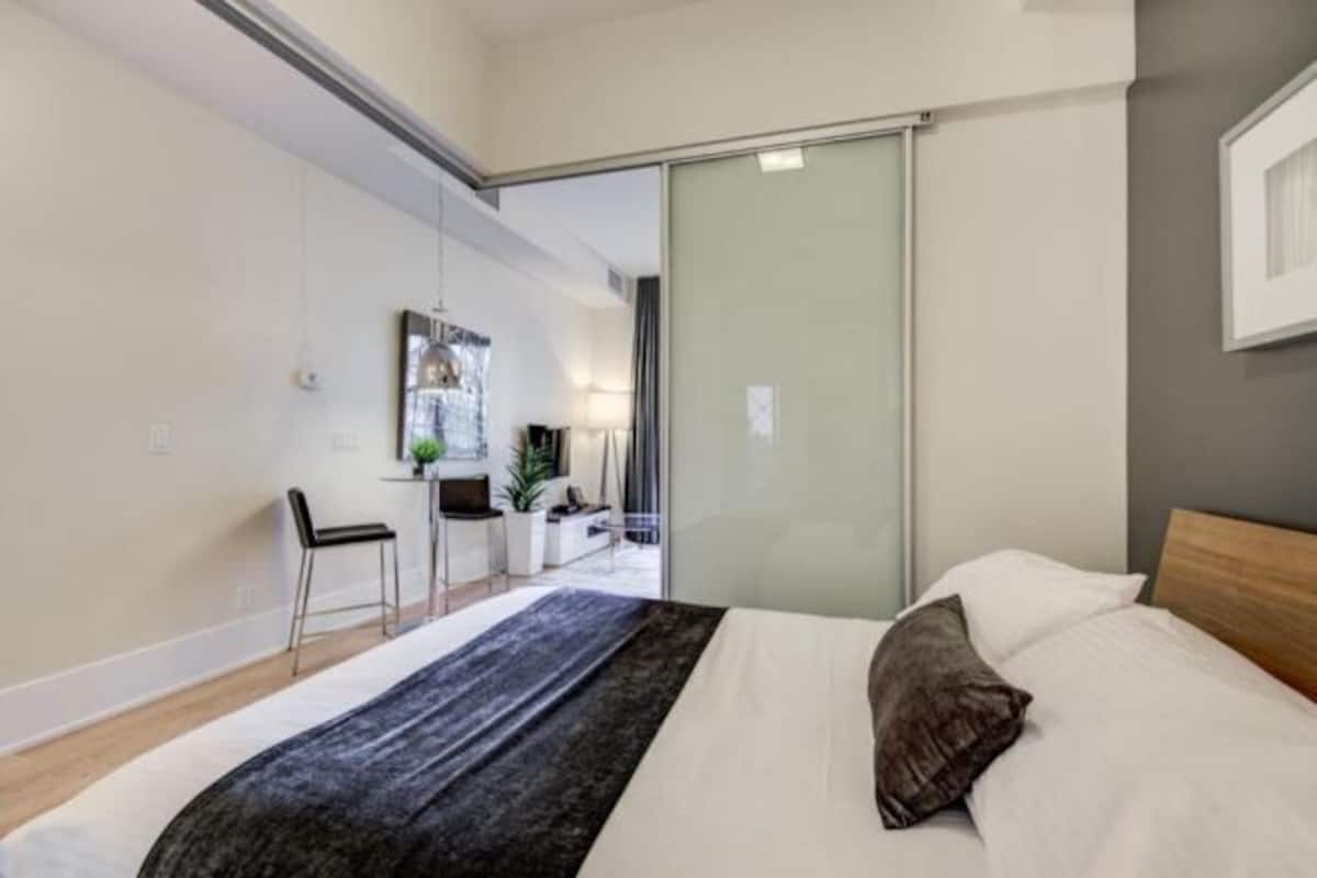 1 bedroom, individually decorated, individually furnished