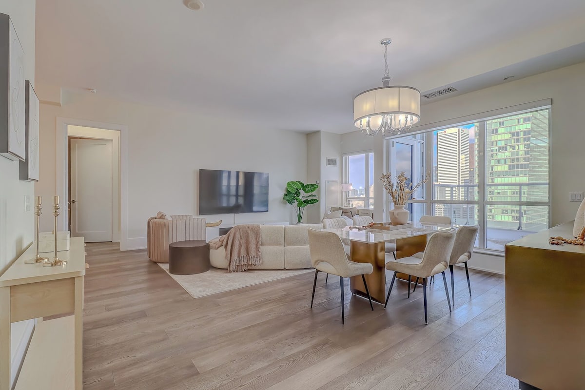 Ático Premium | Zona de estar | Una televisión de pantalla plana