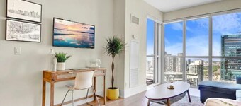 Life Suites Loft - CN Tower