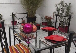 Outdoor dining