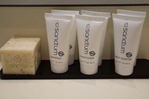 Secador de pelo, toallas