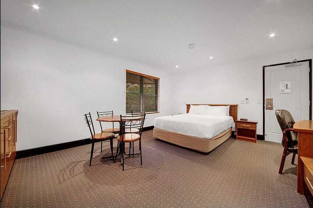 desk, soundproofing, iron/ironing board, free wifi