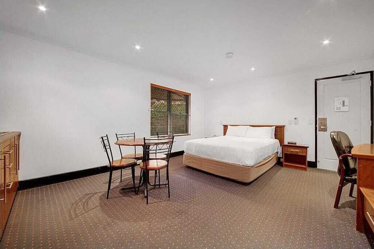 desk, soundproofing, iron/ironing board, free wifi