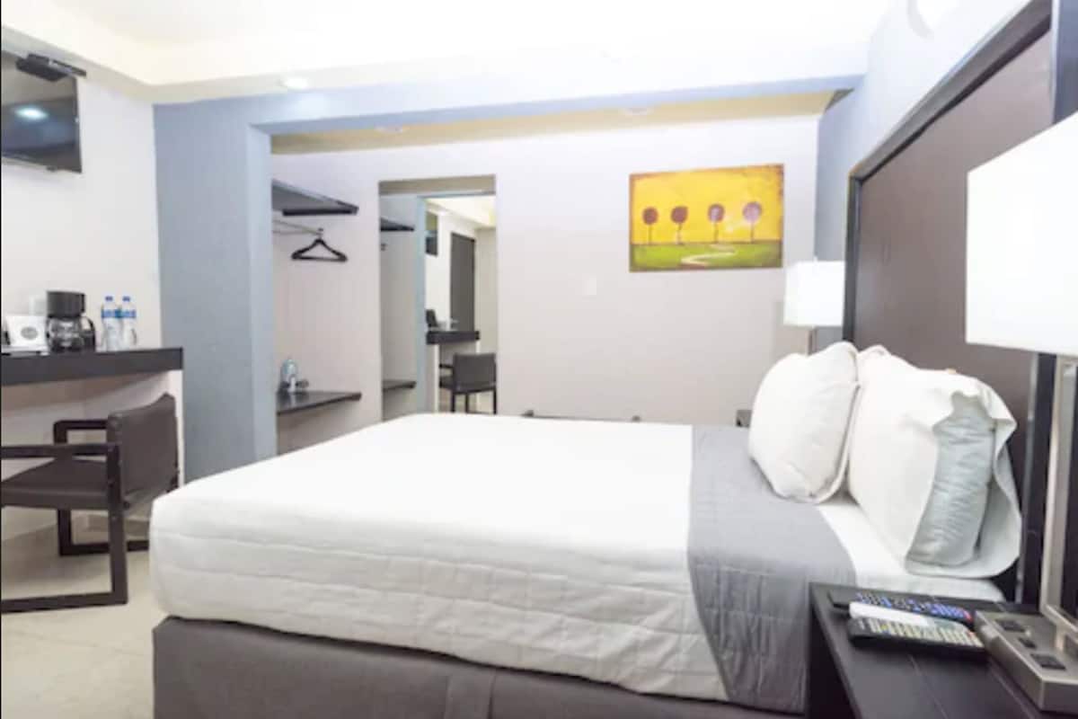Premium bedding, in-room safe, free WiFi, bed sheets