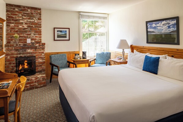 Classic Room, 1 King Bed, Fireplace | Individually decorated, individually furnished, iron/ironing board