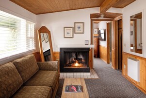 Deluxe Suite, 2 Bedrooms, Fireplace, Courtyard View | Iron/ironing board, WiFi (free), individually decorated