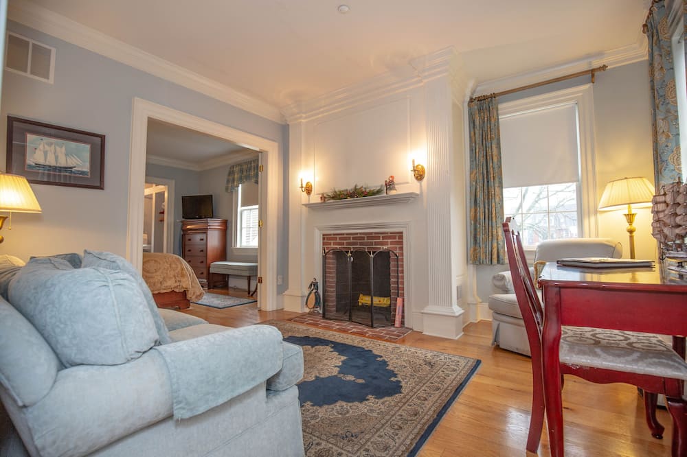 Compass Rose Inn