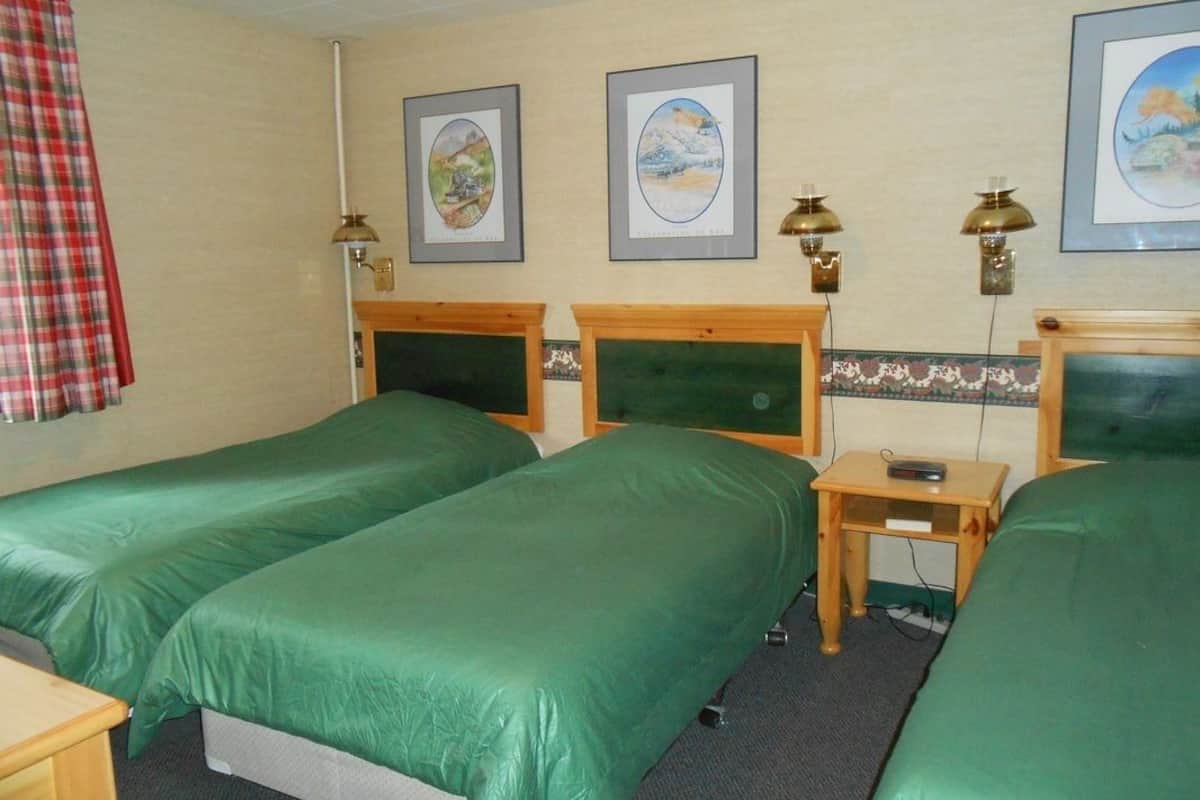Triple Room, 3 Twin Beds | Blackout drapes, rollaway beds (surcharge), WiFi (free)