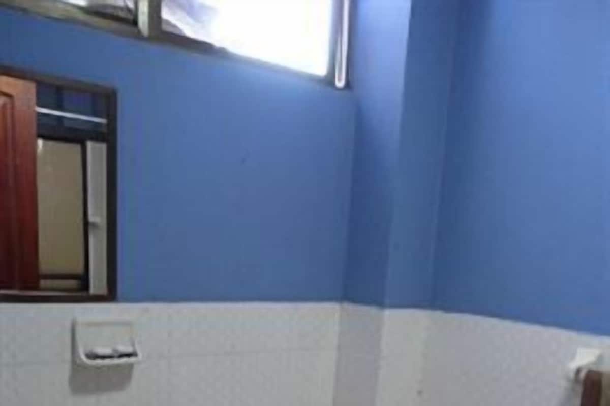 Shower, free toiletries