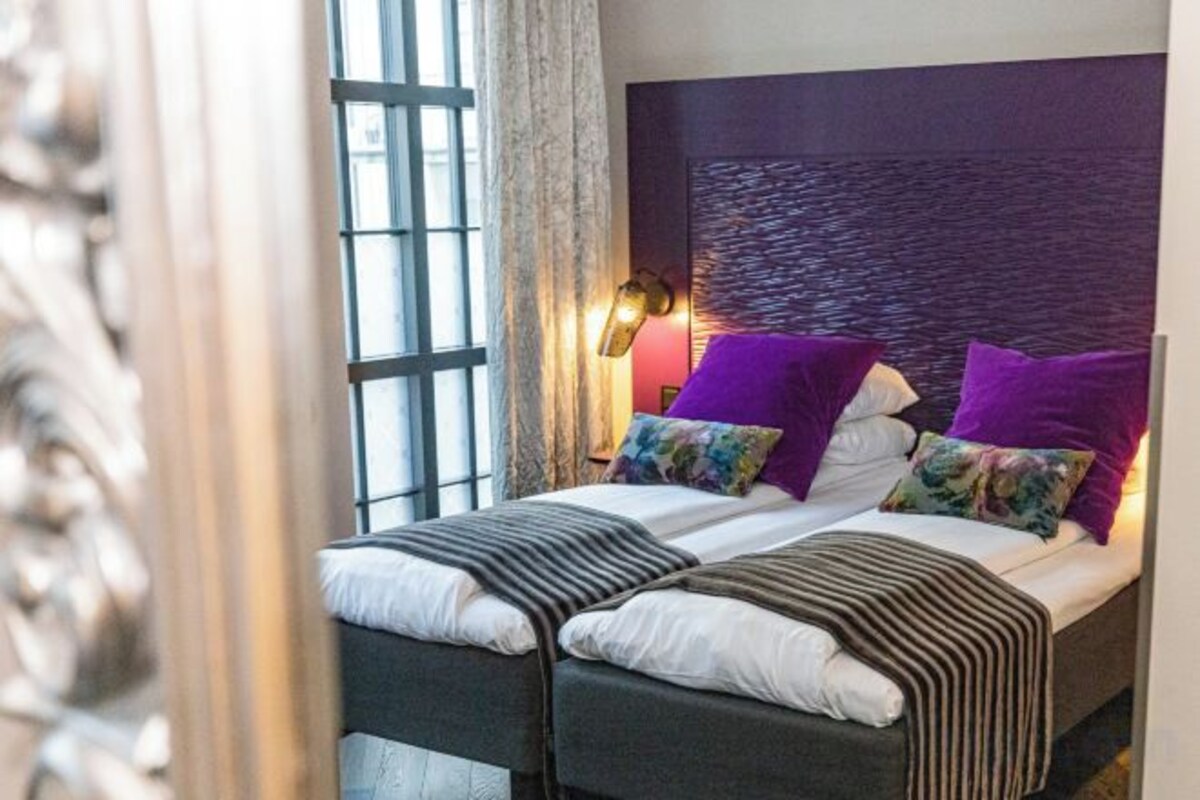 In-room safe, desk, laptop workspace, soundproofing