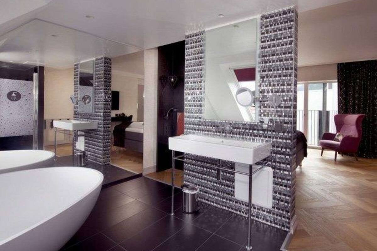 junior suite, balcony | in-room safe, individually decorated, individually furnished, desk