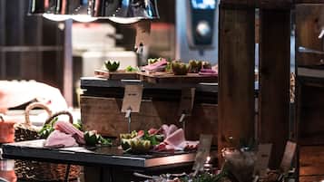 Café da manhã com buffet grátis todos os dias