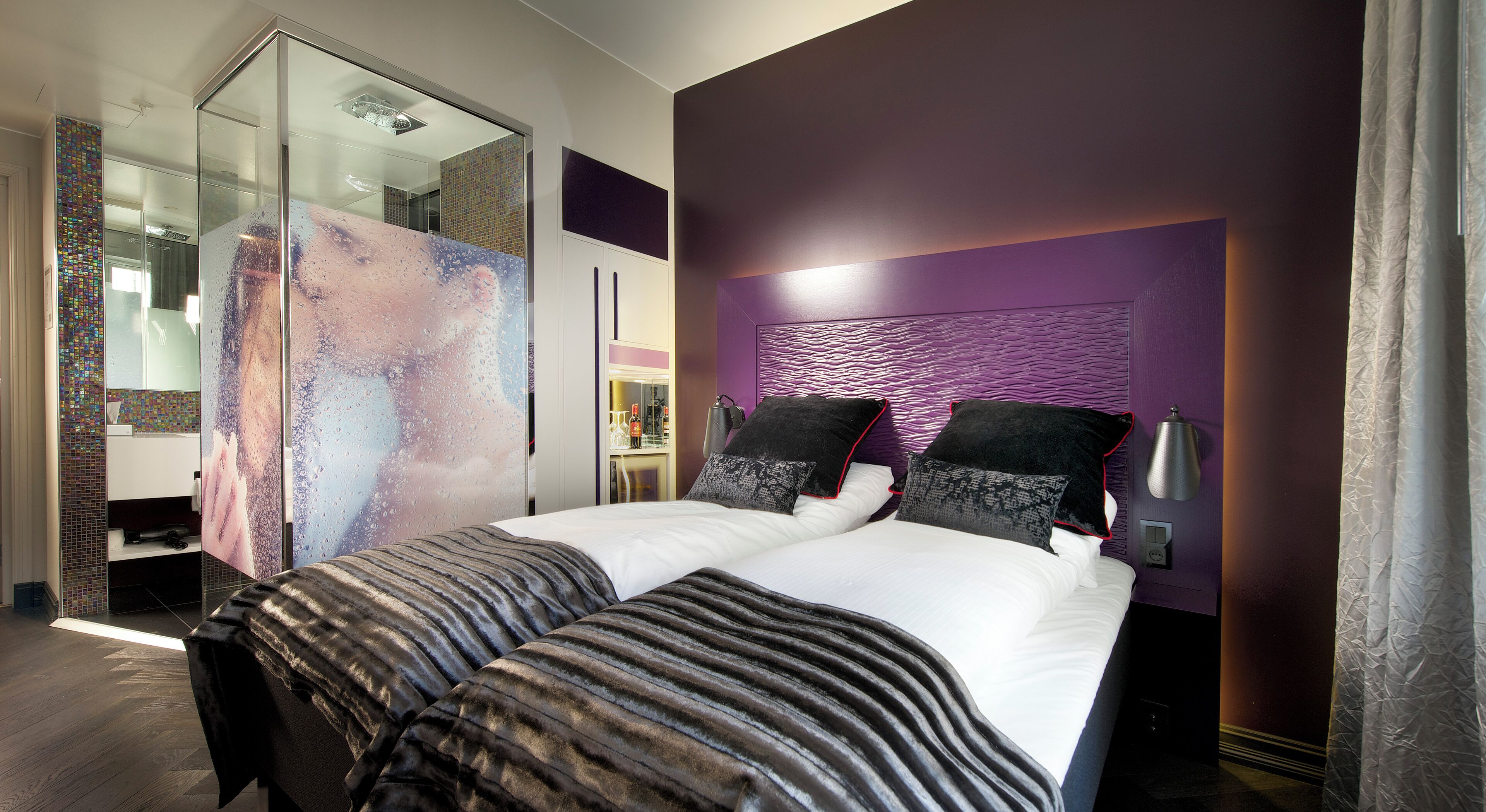 standard room, 2 single beds | in-room safe, individually decorated, individually furnished, desk