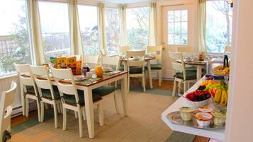 Free daily continental breakfast