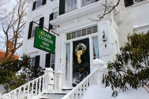 Fachada de la propiedad