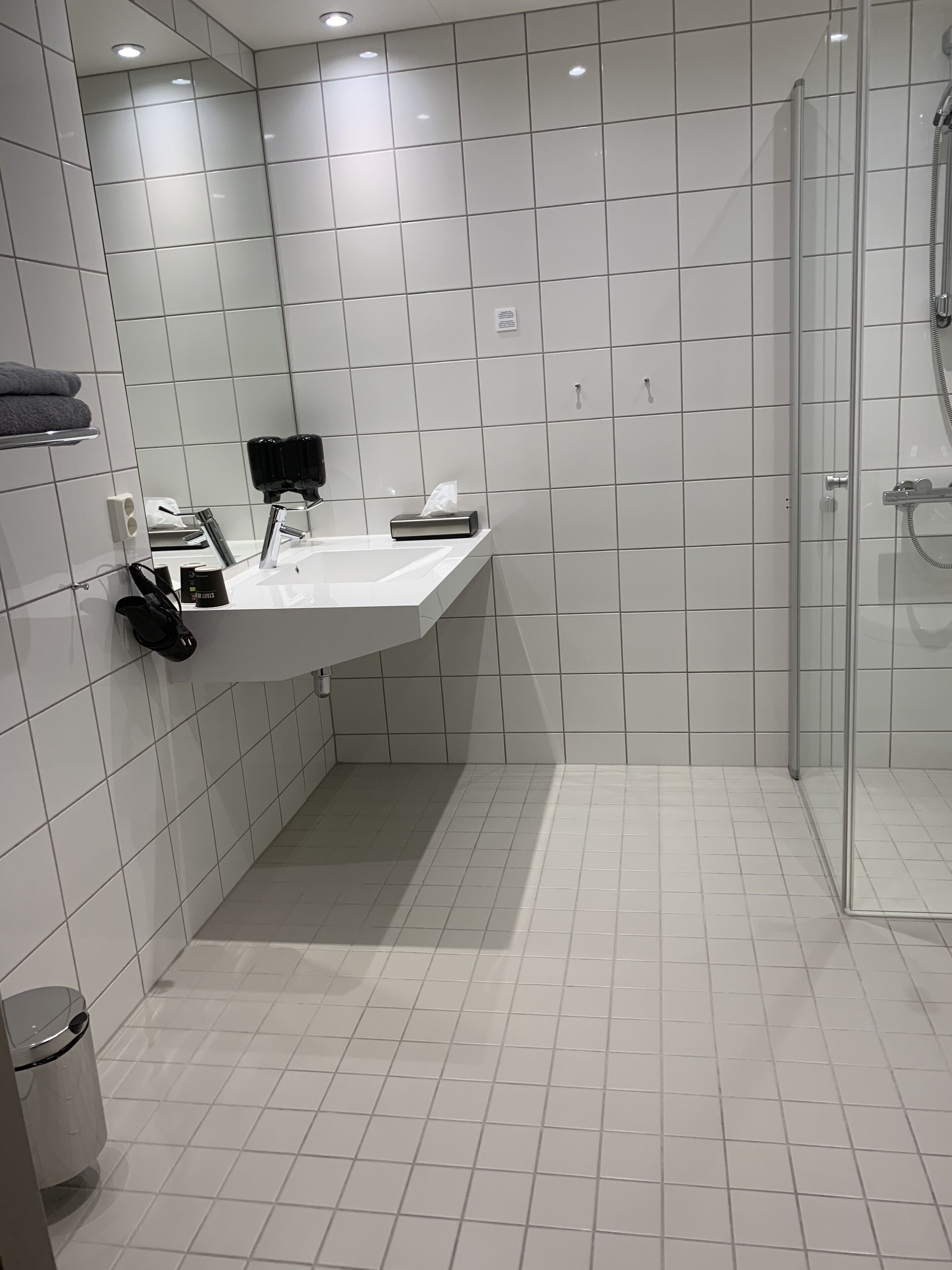 superior room, 2 single beds | bathroom sink