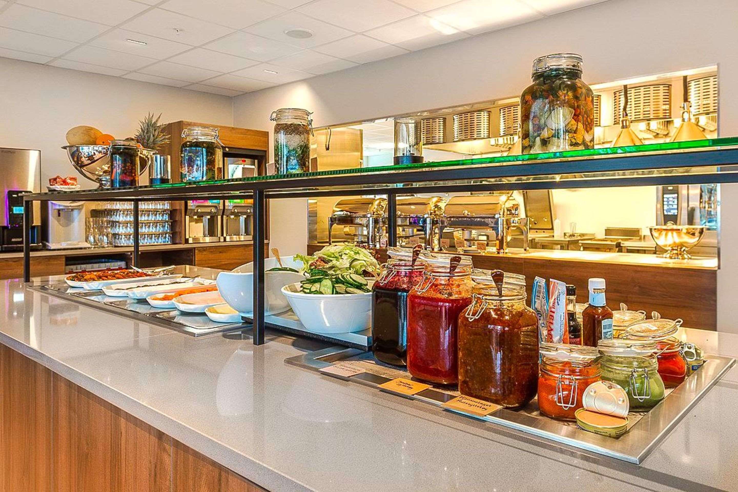 free daily full breakfast