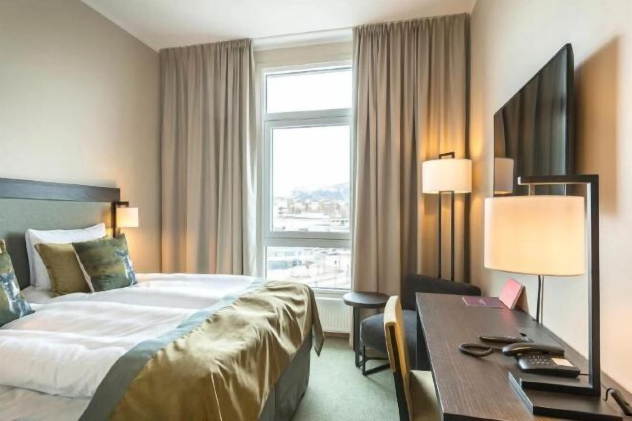 โต๊ะทำงาน, พื้นที่ทำงานแบบใช้แล็ปท็อป, ห้องเก็บเสียง, เปล/เตียงเด็กอ่อน