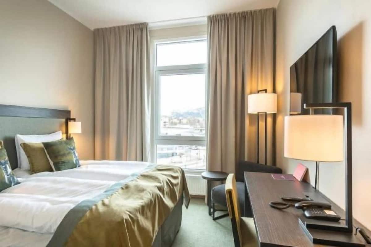 Desk, laptop workspace, soundproofing, cots/infant beds