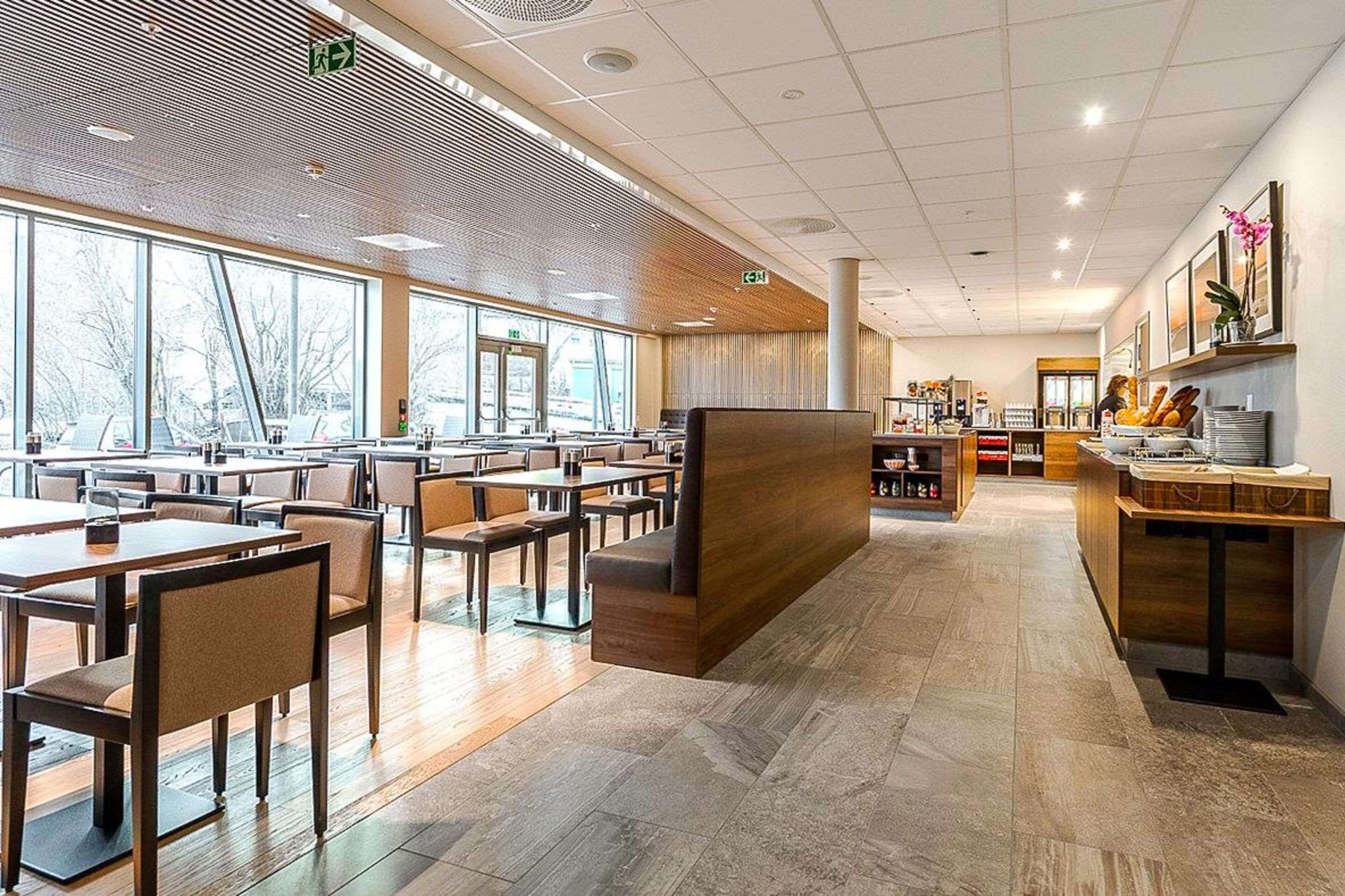 free daily full breakfast