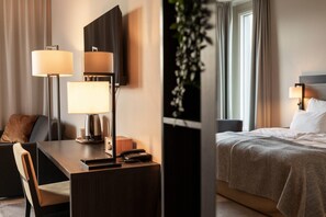 Desk, laptop workspace, soundproofing, cribs/infant beds - Home Hotel Helma (Mo-I-Rana)